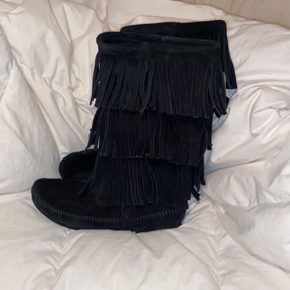 Minnetonka fringe moccasins boots😍😁👍 - Picture 3 of 5